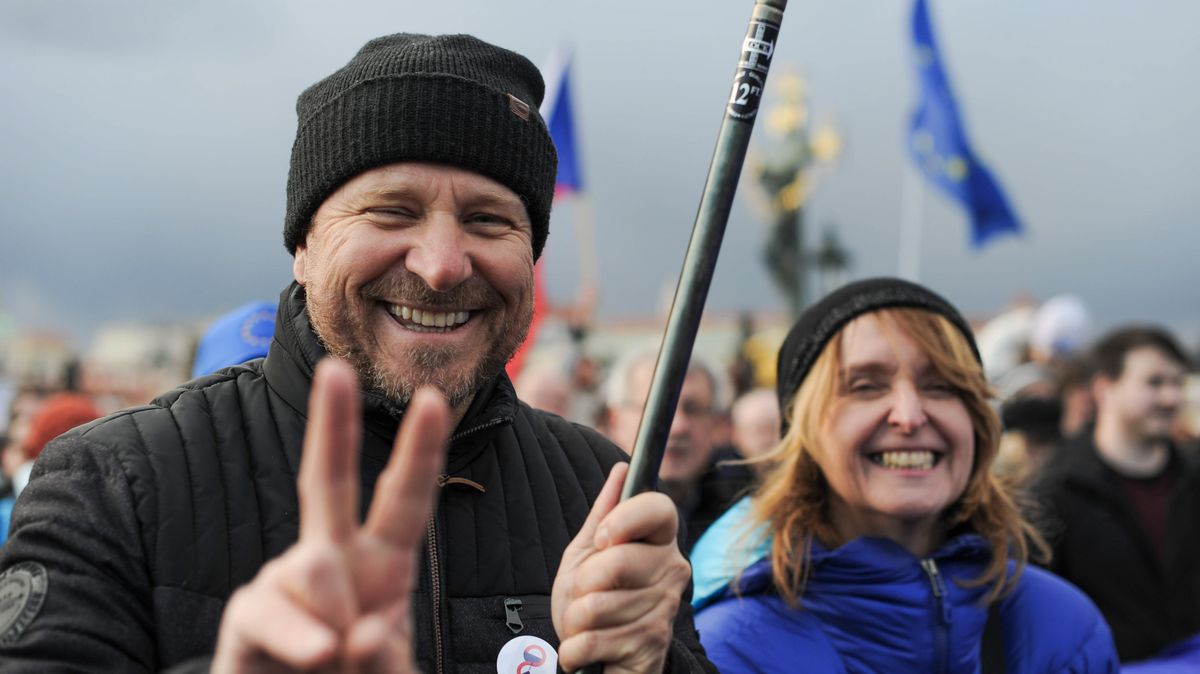 Proti Křečkovi i za svobodu institucí: Jak se dělá demonstrace?